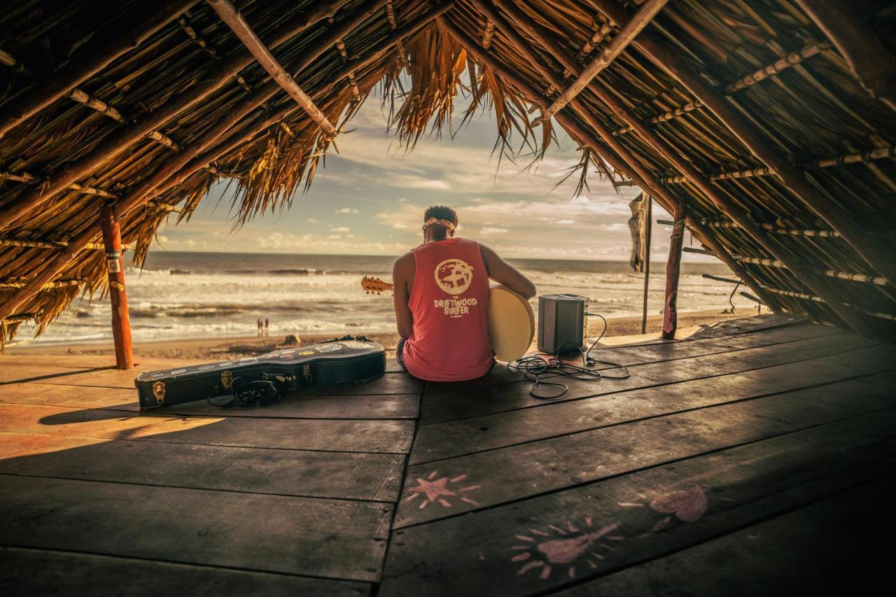 The Driftwood Surfer Beachfront / Restaurant / Bar, El Paredon El Paredón Buena Vista